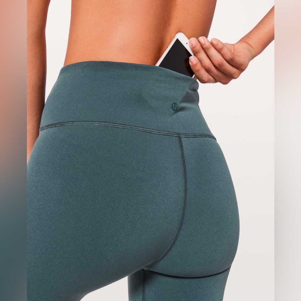 Lululemon Reveal Crop Interconnect 18” View 3